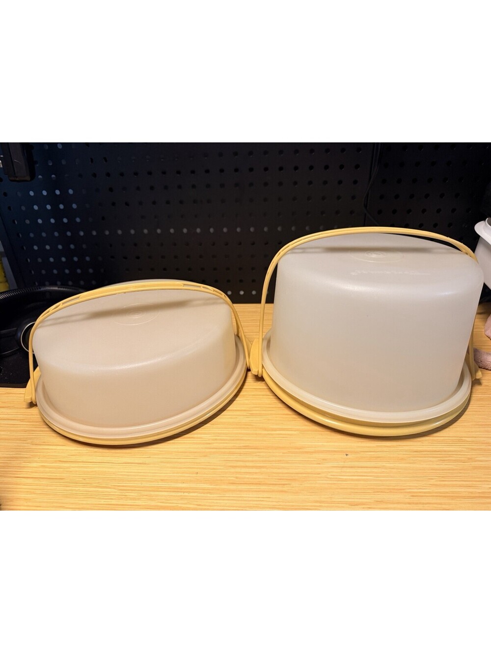 2 Vintage Tupperware Harvest Gold Pie And Cake Keepers With Handles